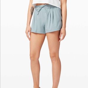 Lululemon stroll at sundown shorts